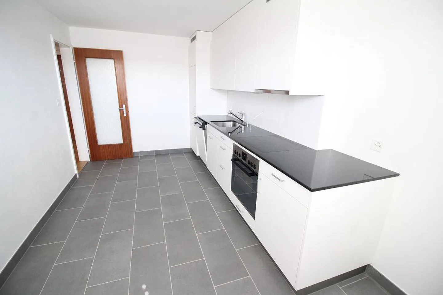 Appartamento moderno nel centro di Neuhausen - Foto 3 di 10