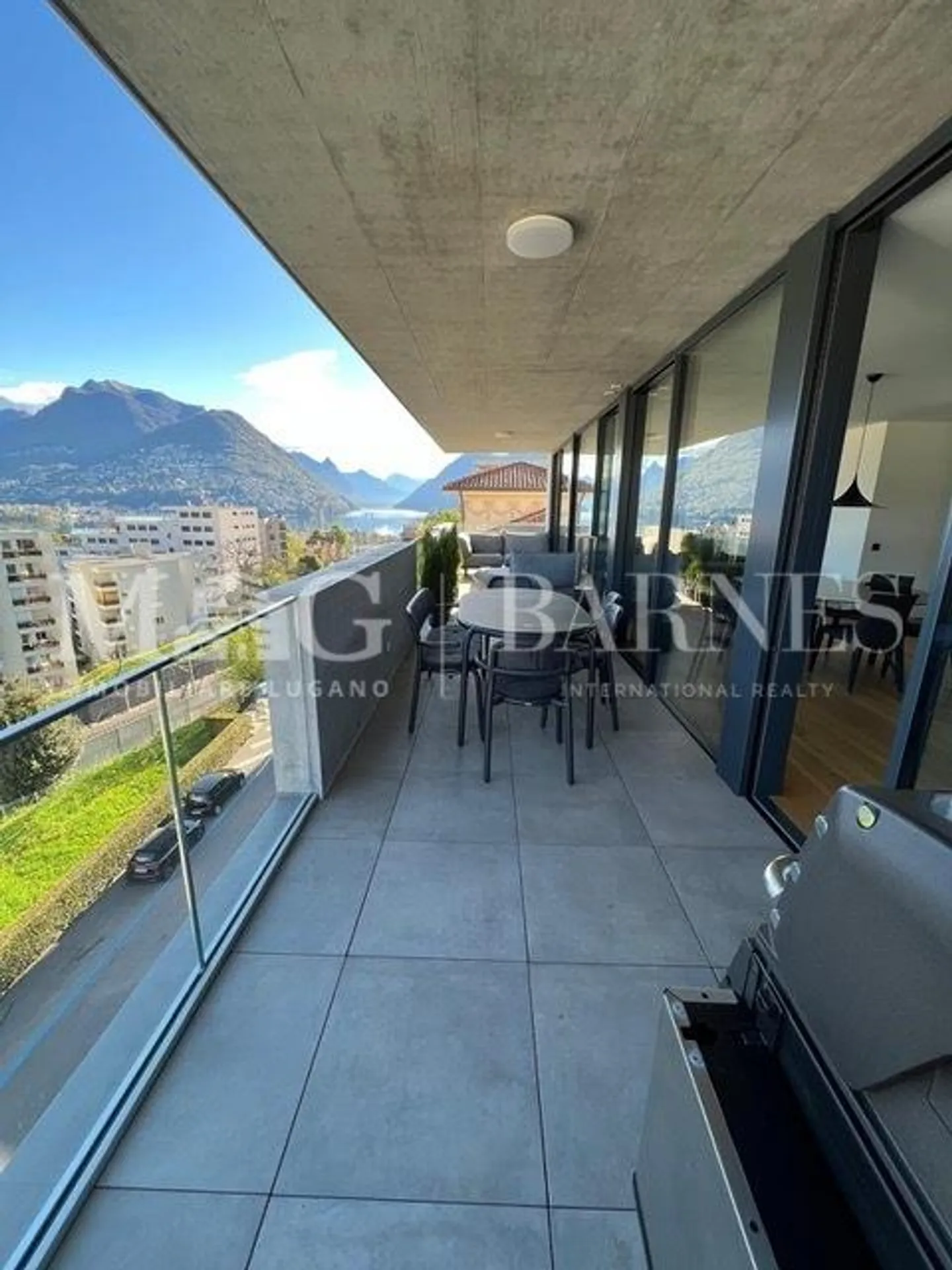 Semi Attico Moderno con Vista Lago - Foto 5 di 5