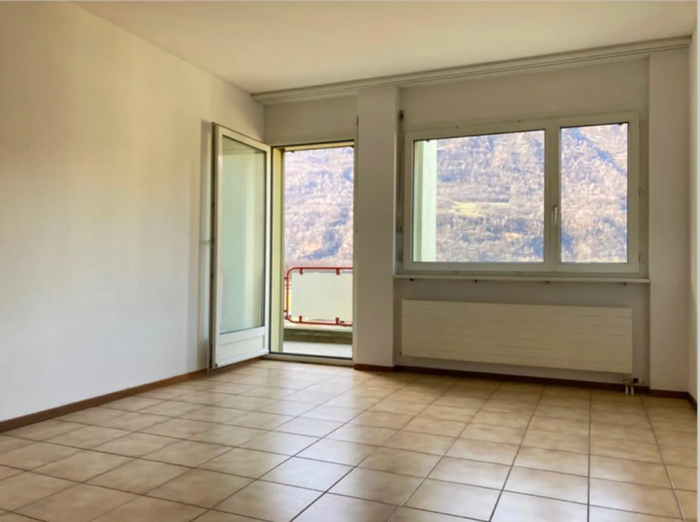 BIASCA | 3.5 ROOMS IN THE GREEN - Photo 1 of 8