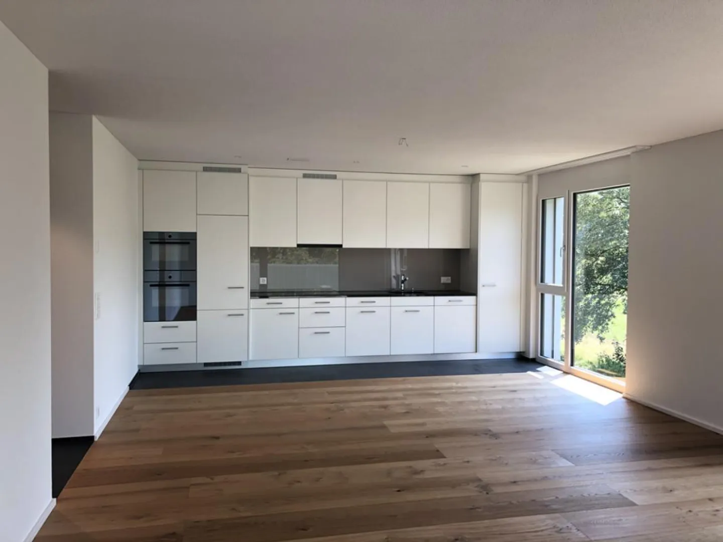 Family apartment with high standard of development and garden seating area - Photo 2 of 6