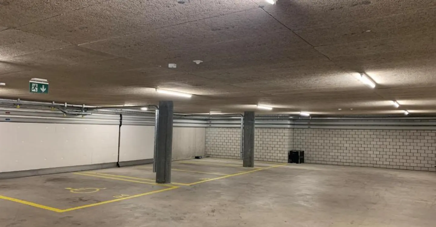 Place de parking près de la gare principale de Zurich - Photo 2 sur 2