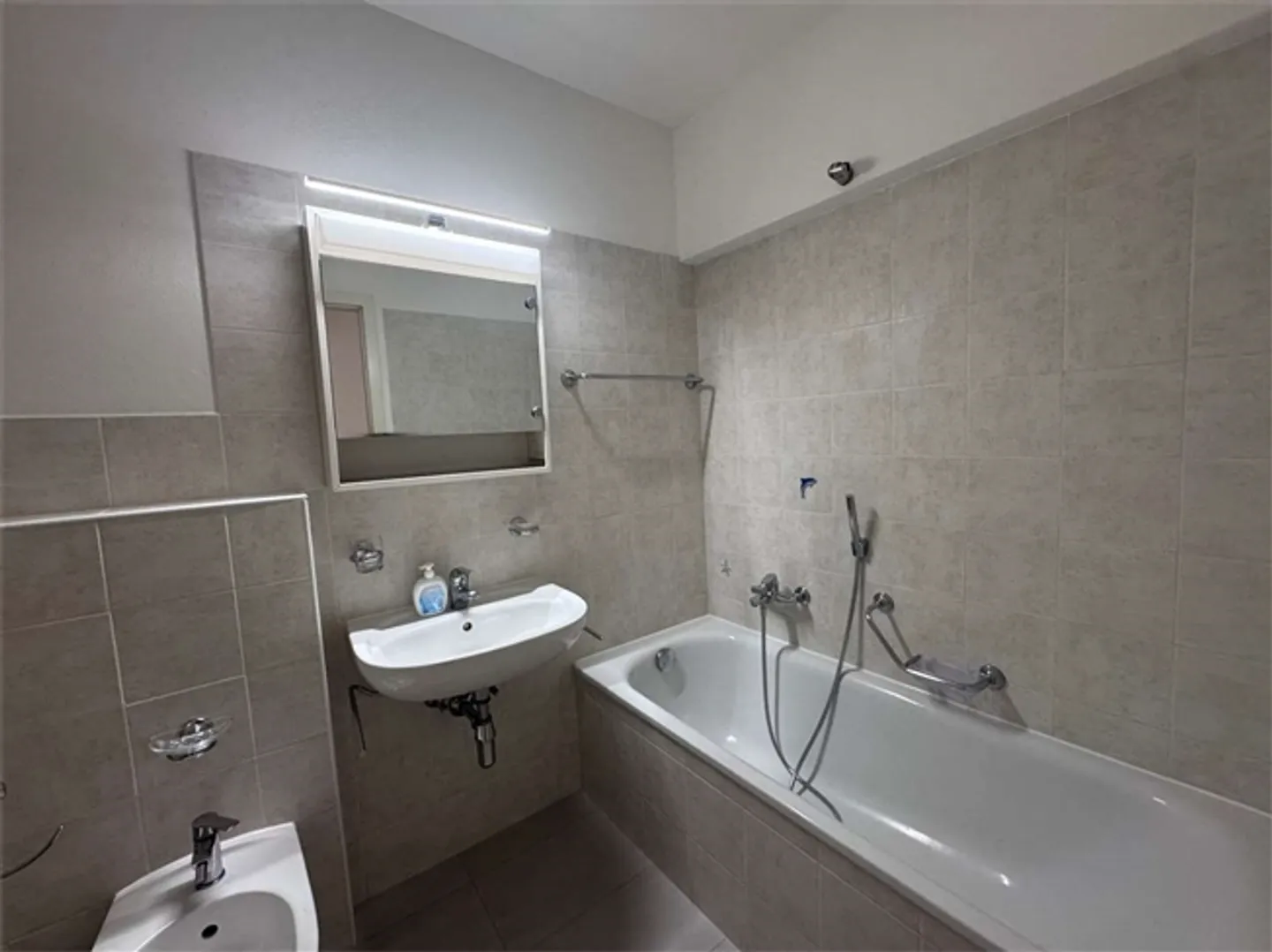 Maroggia – Bright 4.5-room apartment just a few steps from the lake - Photo 6 of 8