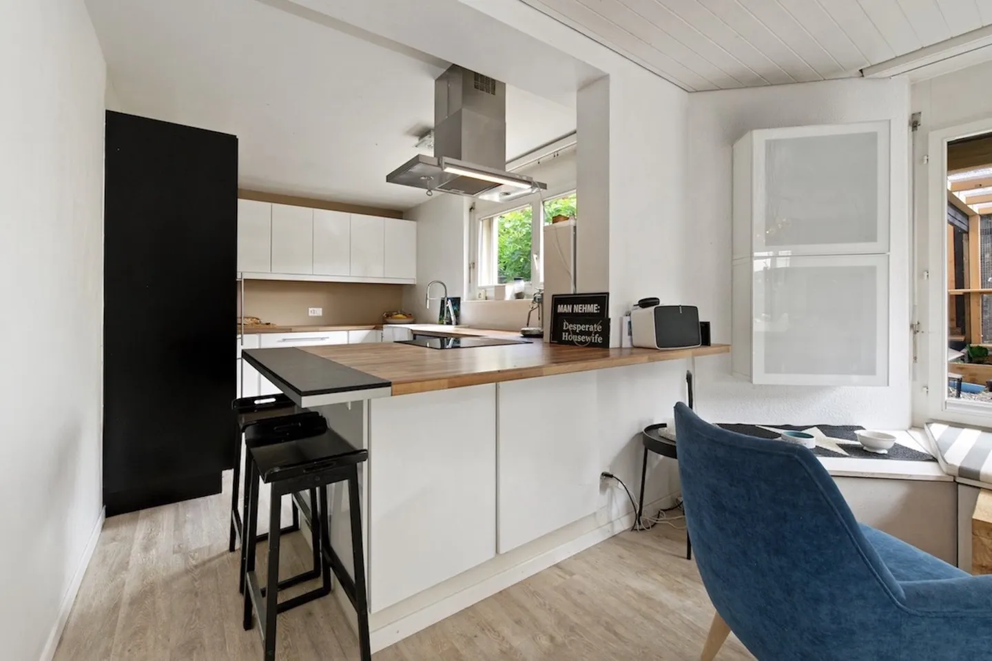 Charmante maison individuelle de 6,5 pièces en coin avec de grands espaces et beaucoup de soleil - Photo 3 sur 15