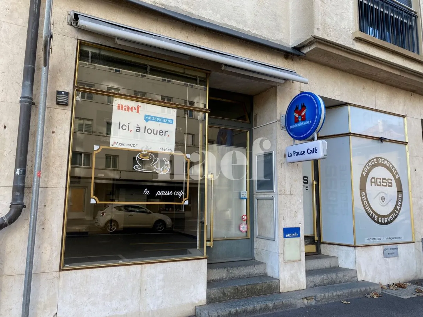 Local commercial avec vitrine et entrée sur rue - Photo 2 sur 10