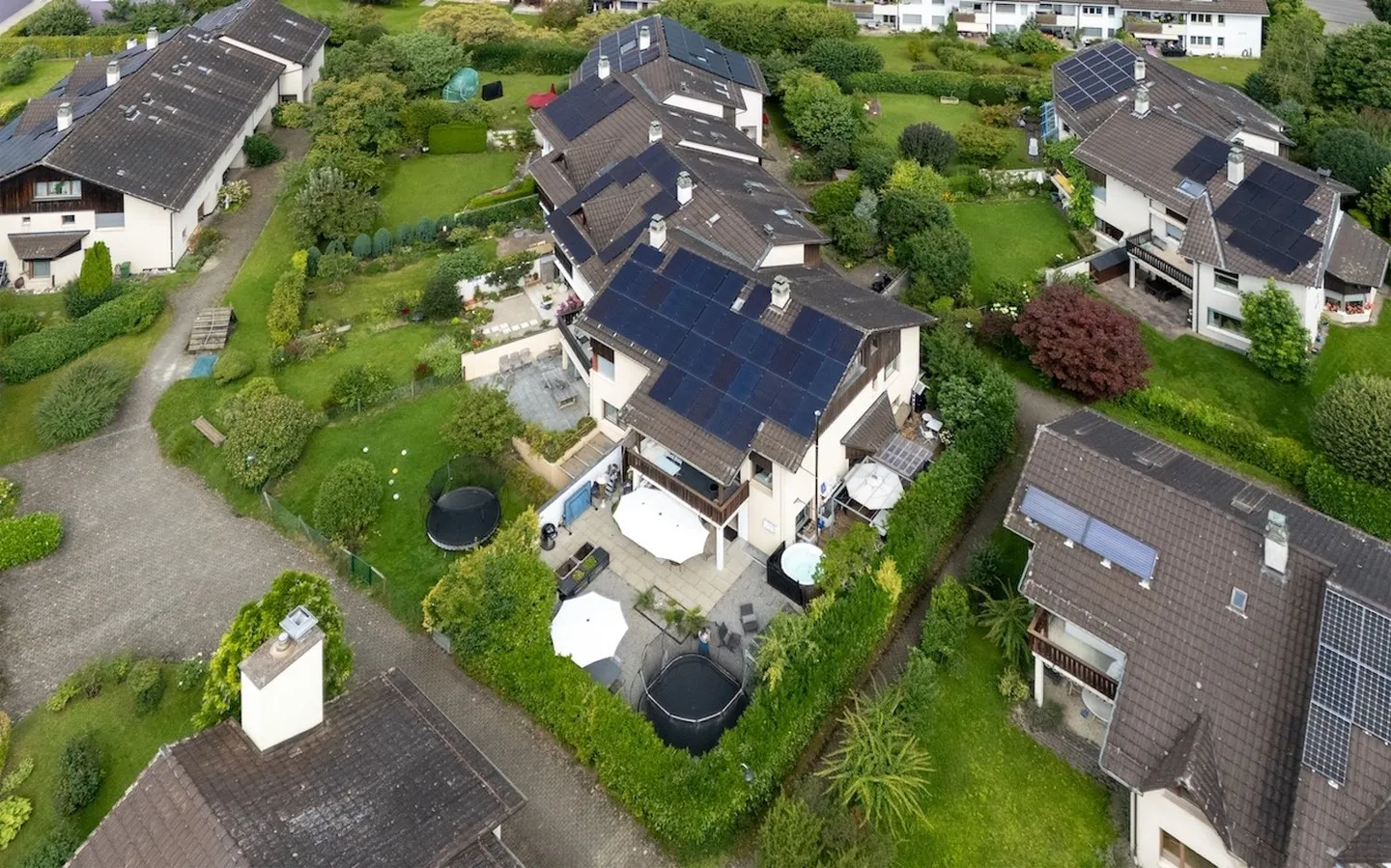 Charmante maison individuelle de 6,5 pièces en coin avec de grands espaces et beaucoup de soleil - Photo 15 sur 15