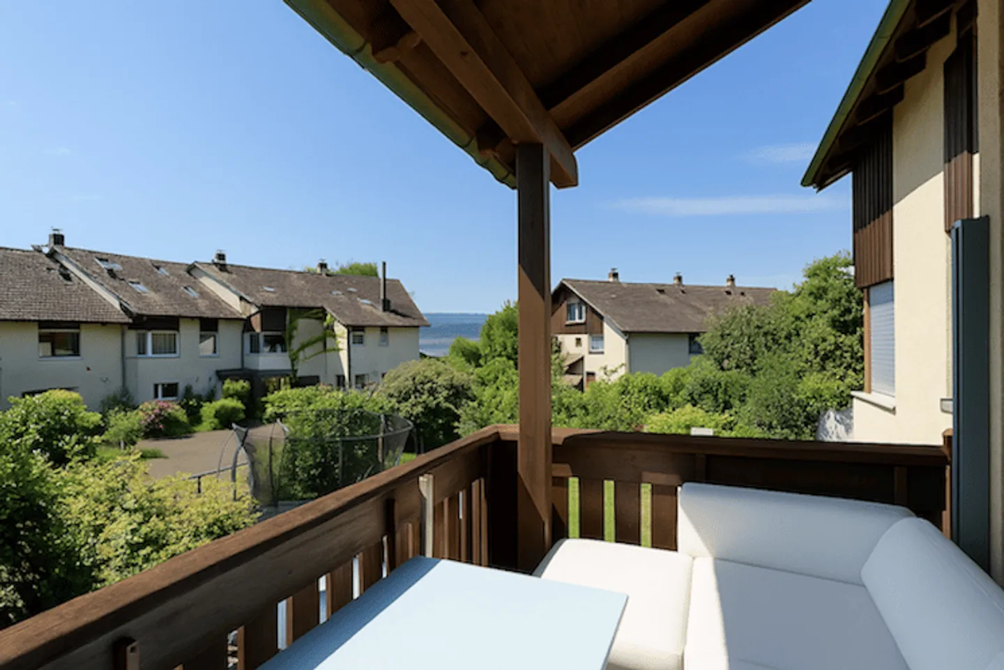 Charmante maison individuelle de 6,5 pièces en coin avec de grands espaces et beaucoup de soleil - Photo 6 sur 15