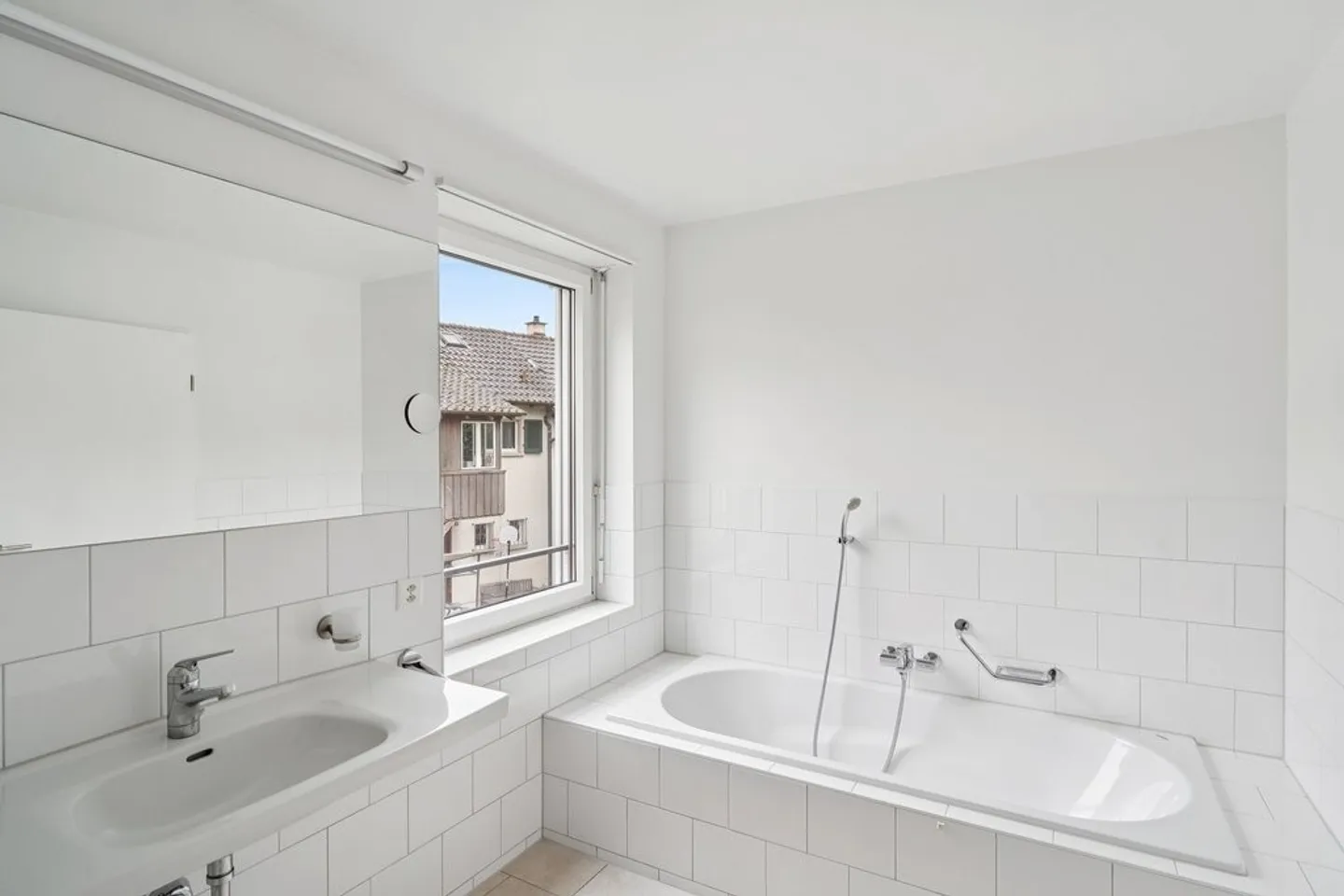 Wundervolle 4.5-Zimmer Maisonettewohnung mit eigenem Garten - Foto 5 von 12