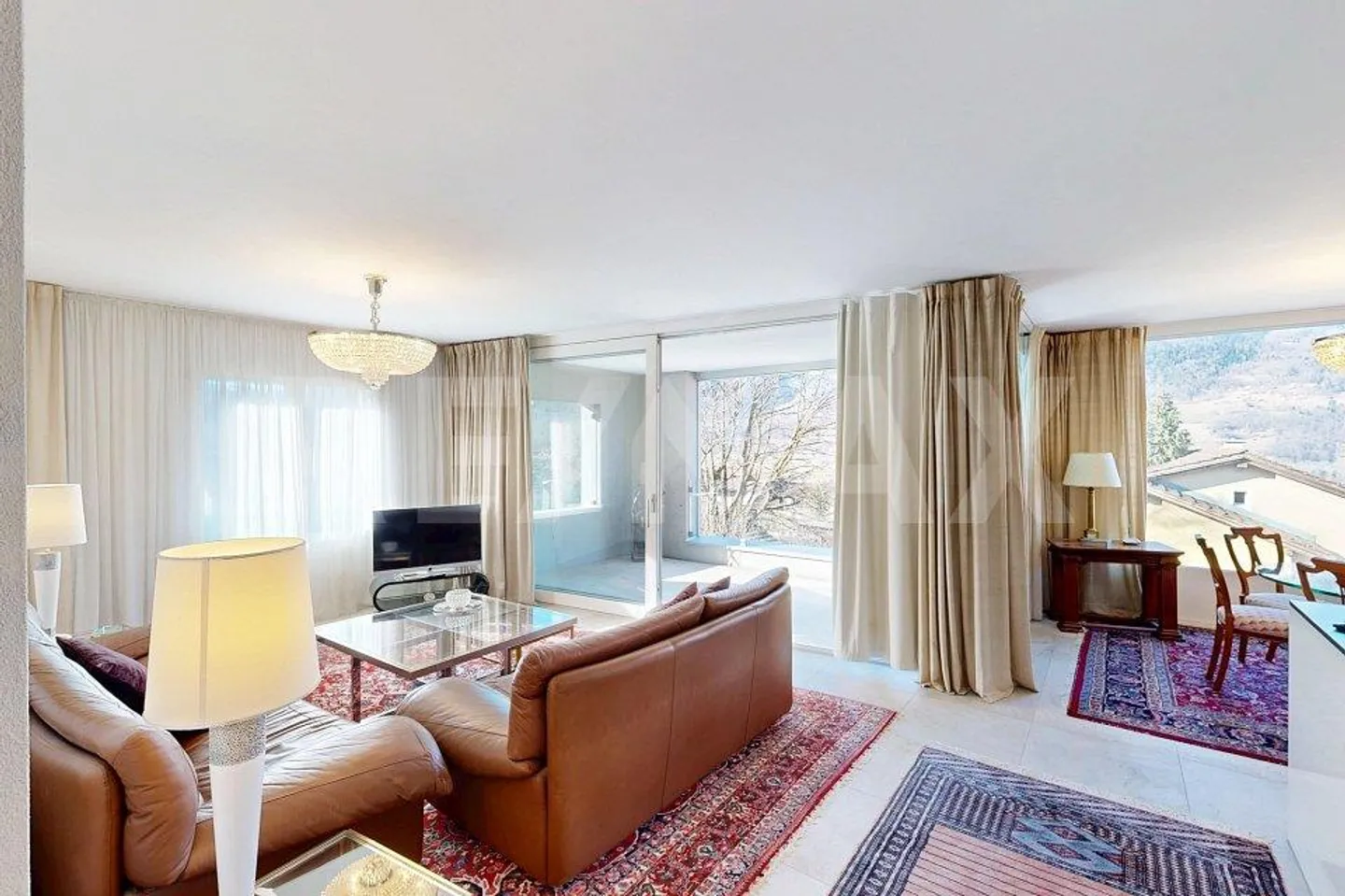 Appartamento 5½ locali con 2 posti auto in garage e locale disponibile - Foto 2 di 10