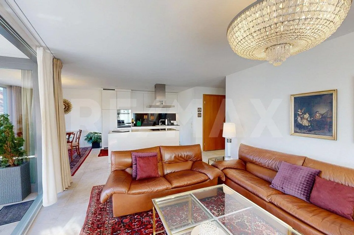 Appartamento 5½ locali con 2 posti auto in garage e locale disponibile - Foto 3 di 10