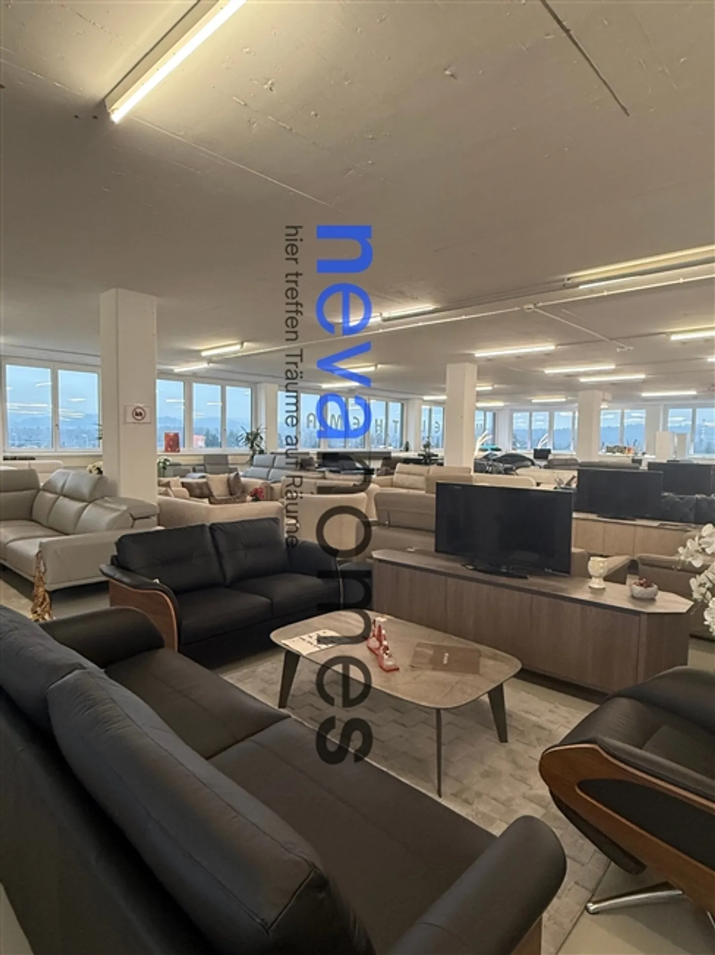 Established furniture store with strong profitability and clearly regulated succession - Photo 6 of 9