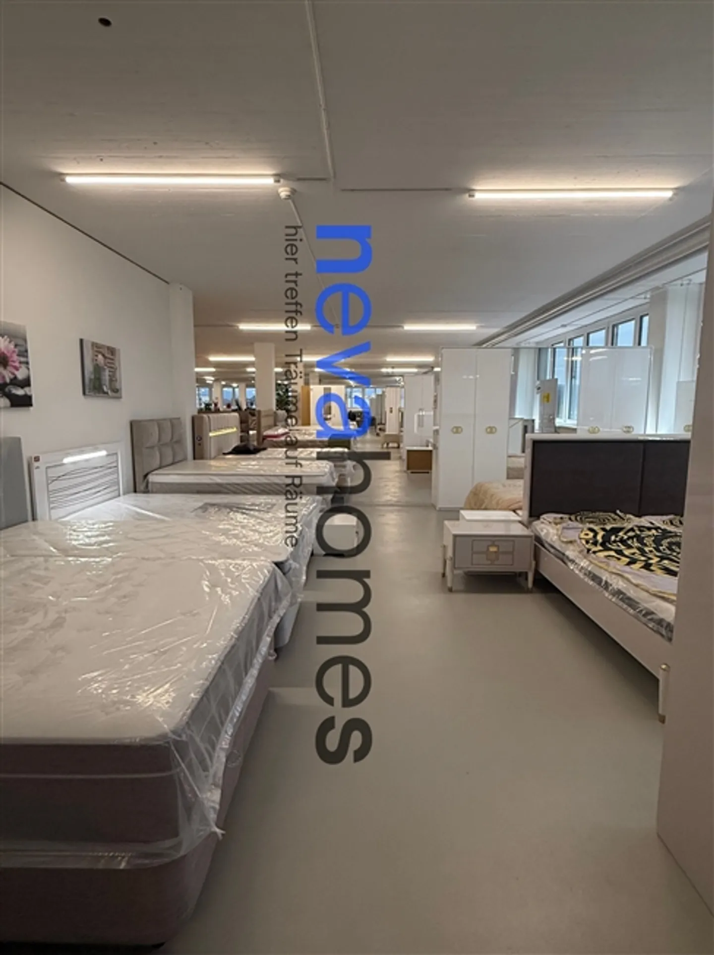 Established furniture store with strong profitability and clearly regulated succession - Photo 7 of 9