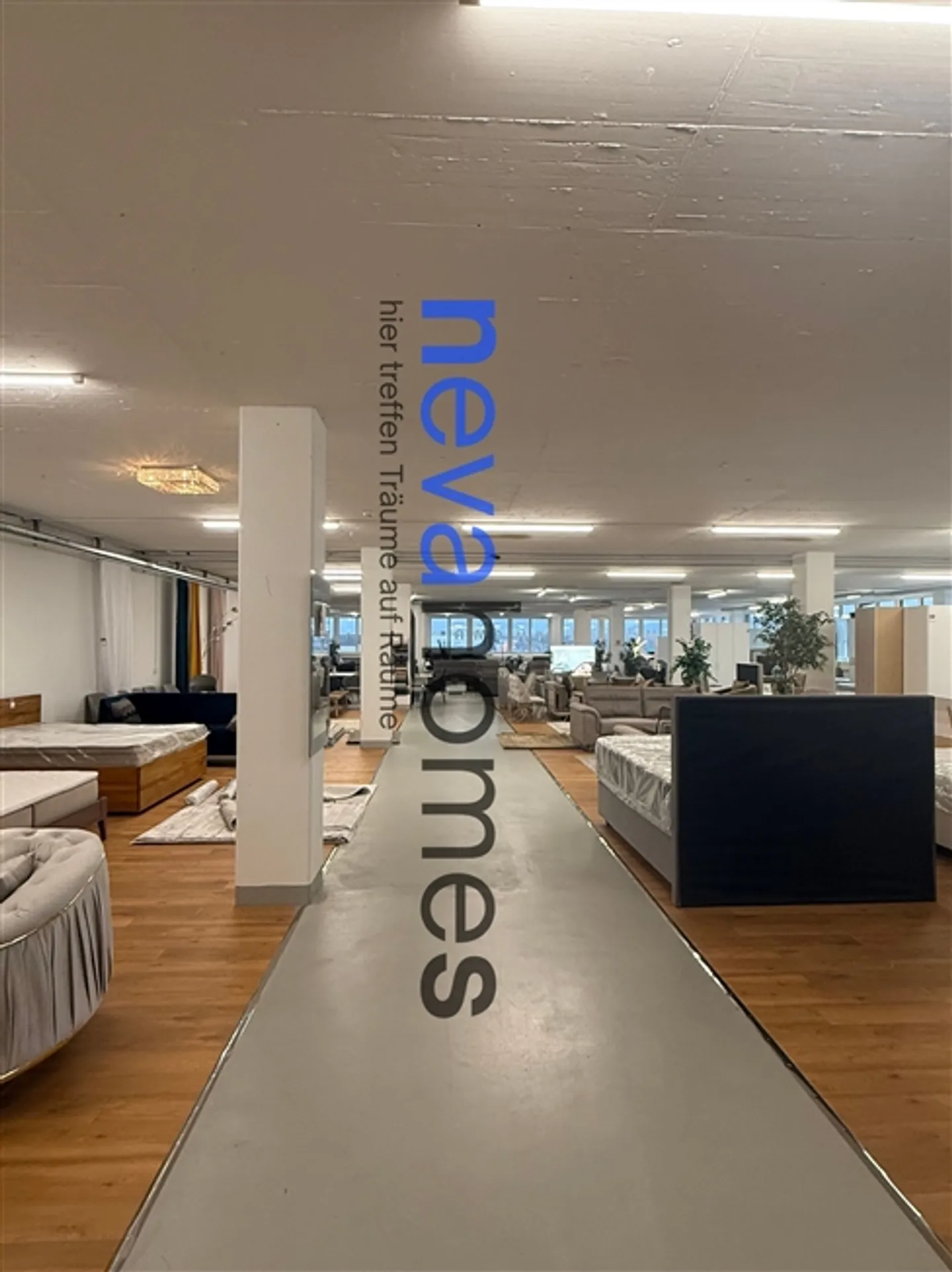 Established furniture store with strong profitability and clearly regulated succession - Photo 8 of 9