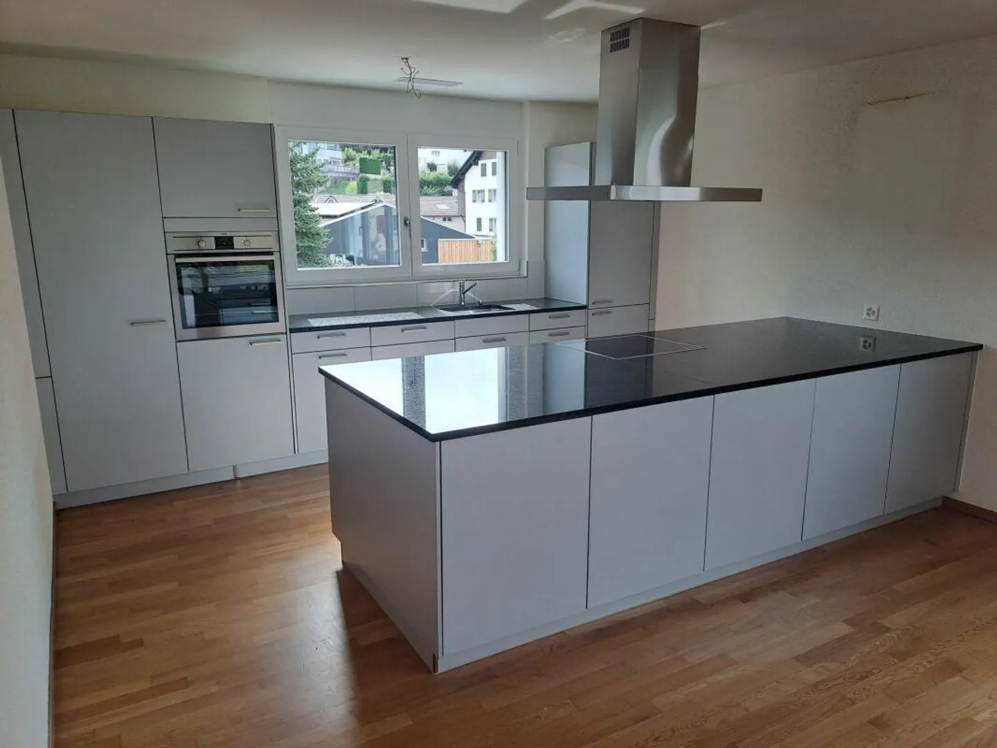 Moderne 4.5 Zimmer-Wohnung - Foto 2 von 7