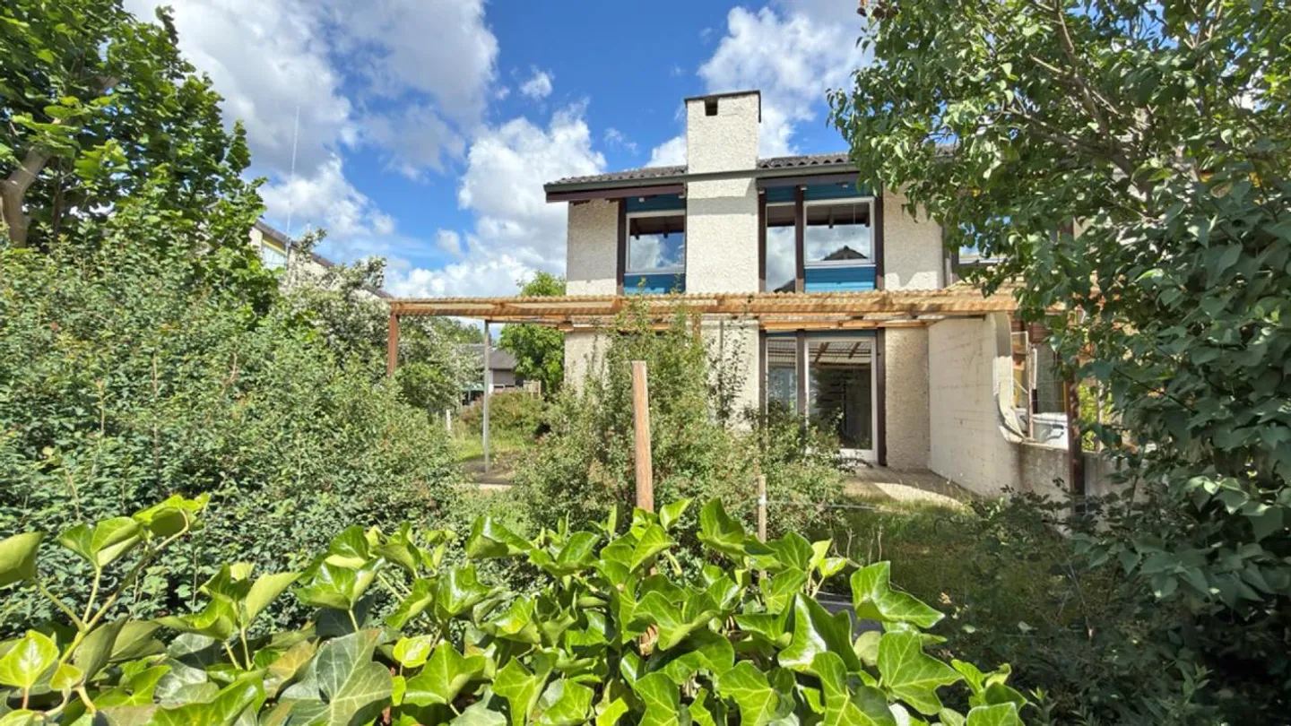 Charmante maison individuelle de 5,5 pièces avec potentiel - Photo 2 sur 10