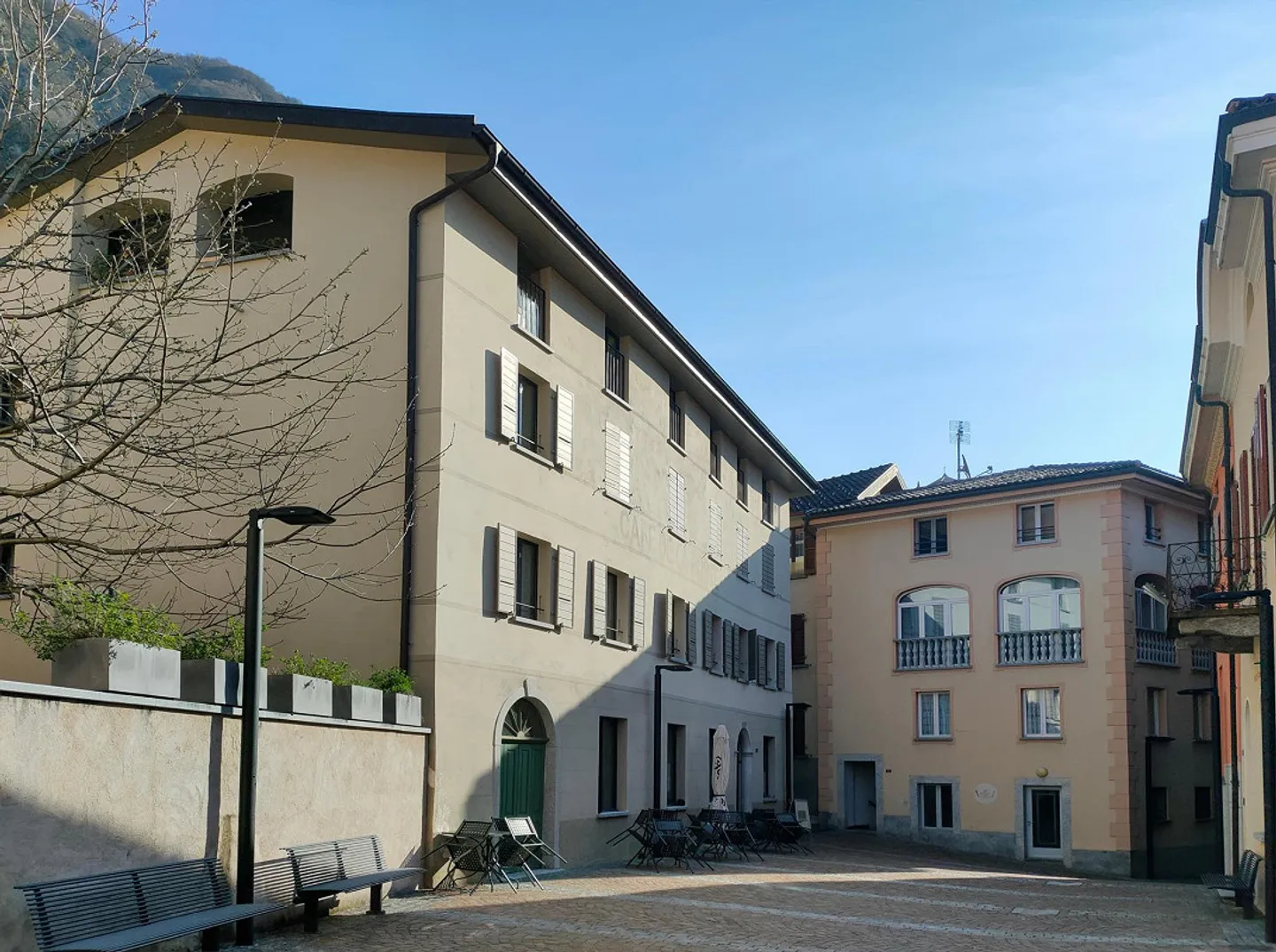 Historisches Mehrfamilienhaus in Arogno - Foto 1 von 20