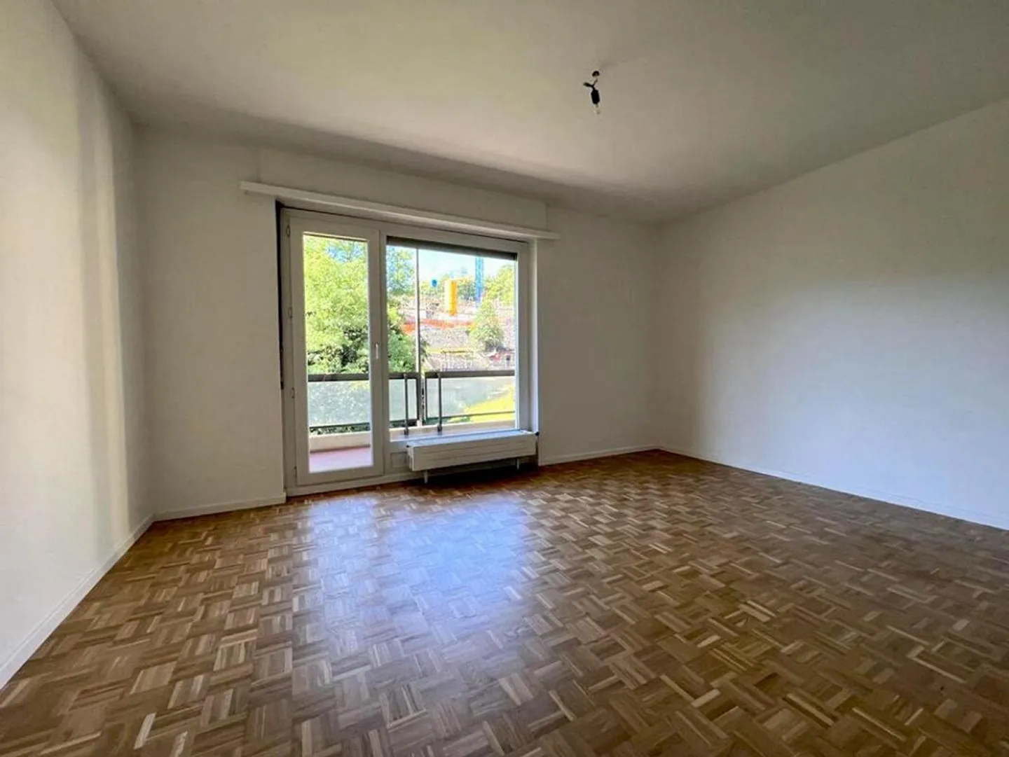 CANOBBIO | 2.5 LOCALI IN PIOSIZIONE STRATEGICA - Foto 2 di 3