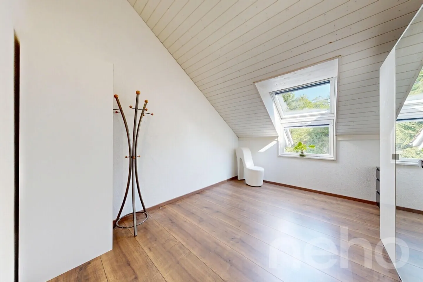 Light-flooded 5.5-room semi-detached house in Kloten - Photo 9 of 12