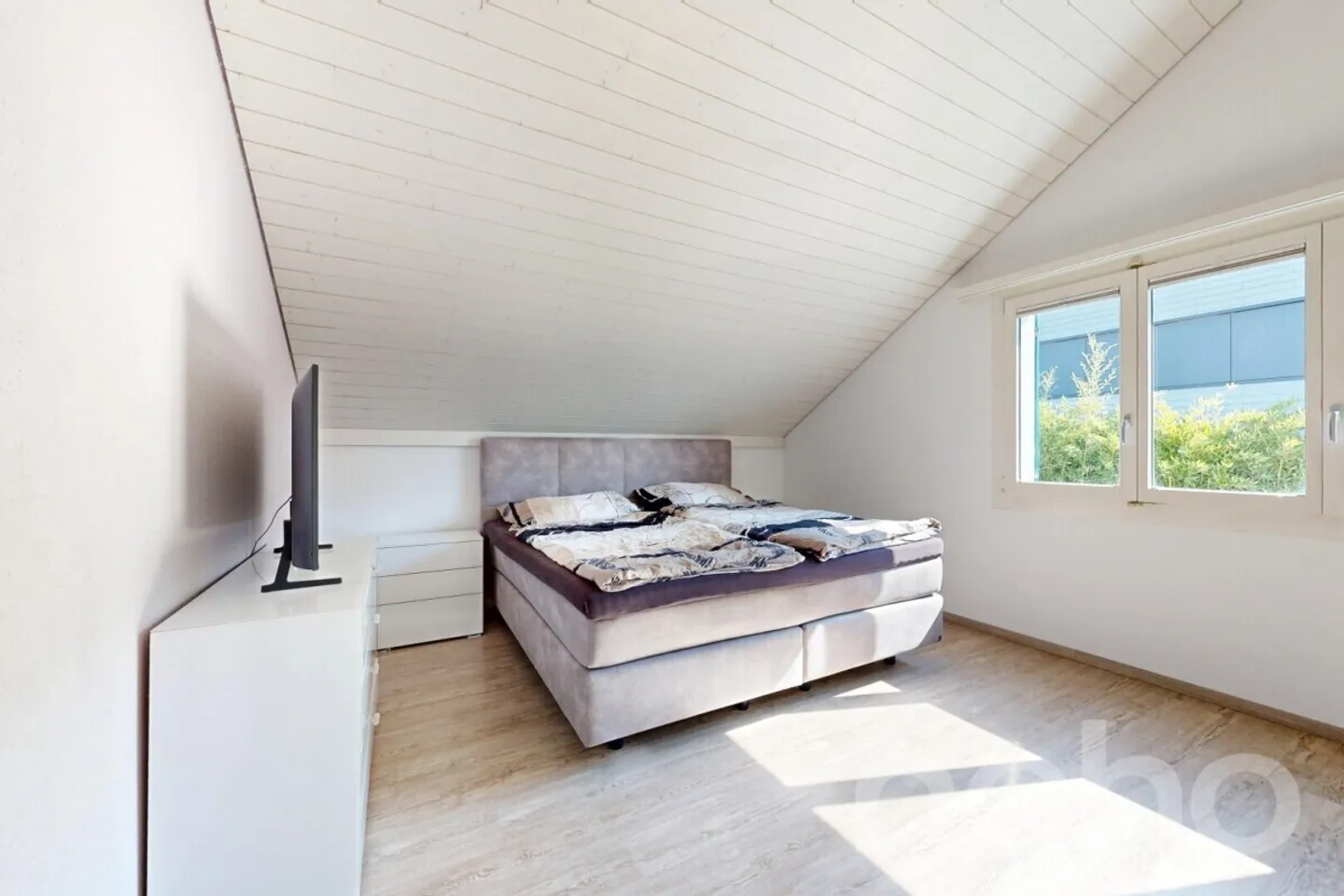 Light-flooded 5.5-room semi-detached house in Kloten - Photo 8 of 12
