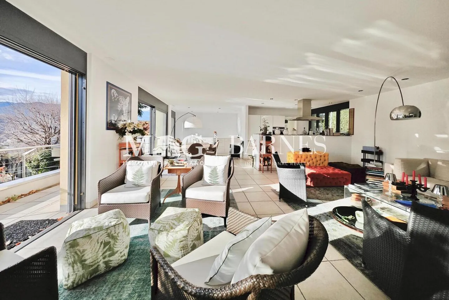 Charming Villa with Pool - Photo 6 of 12