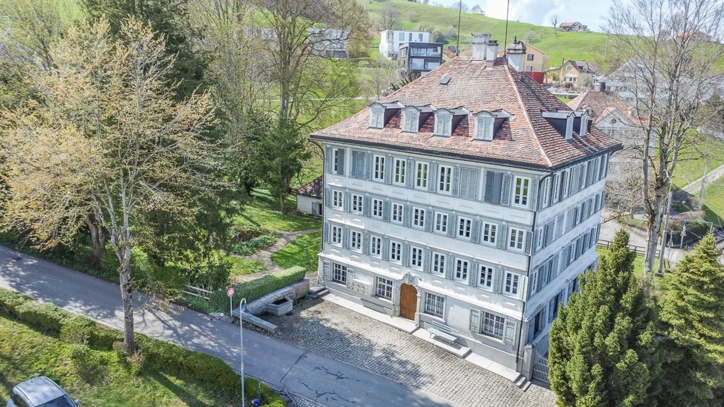 Manor House with Building Reserve in the Heart of Speicher - Photo 2 of 13