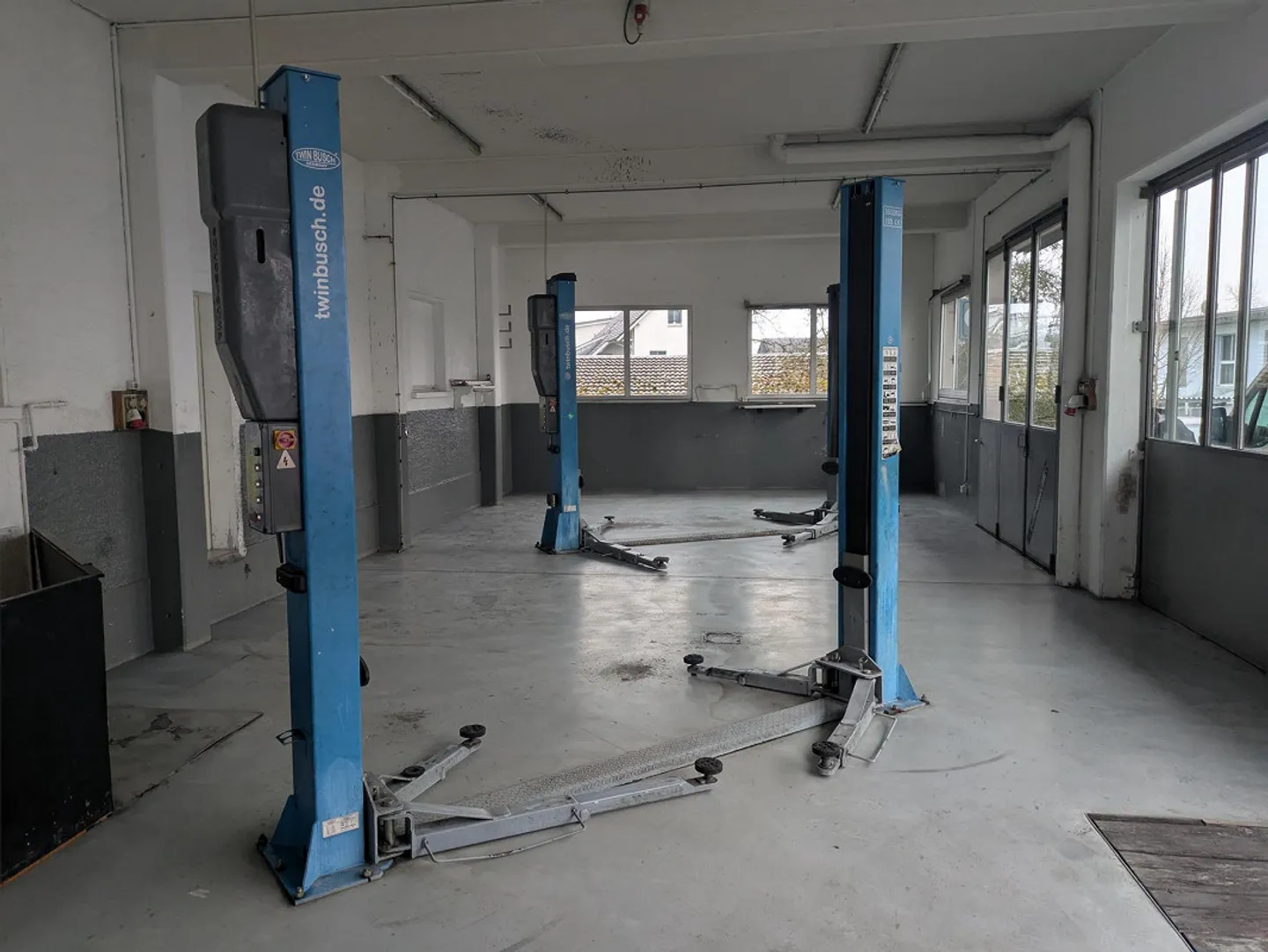 Officina, Magazzino o Spazio Commerciale – Proprietà Commerciale Versatile in D - Foto 1 di 5