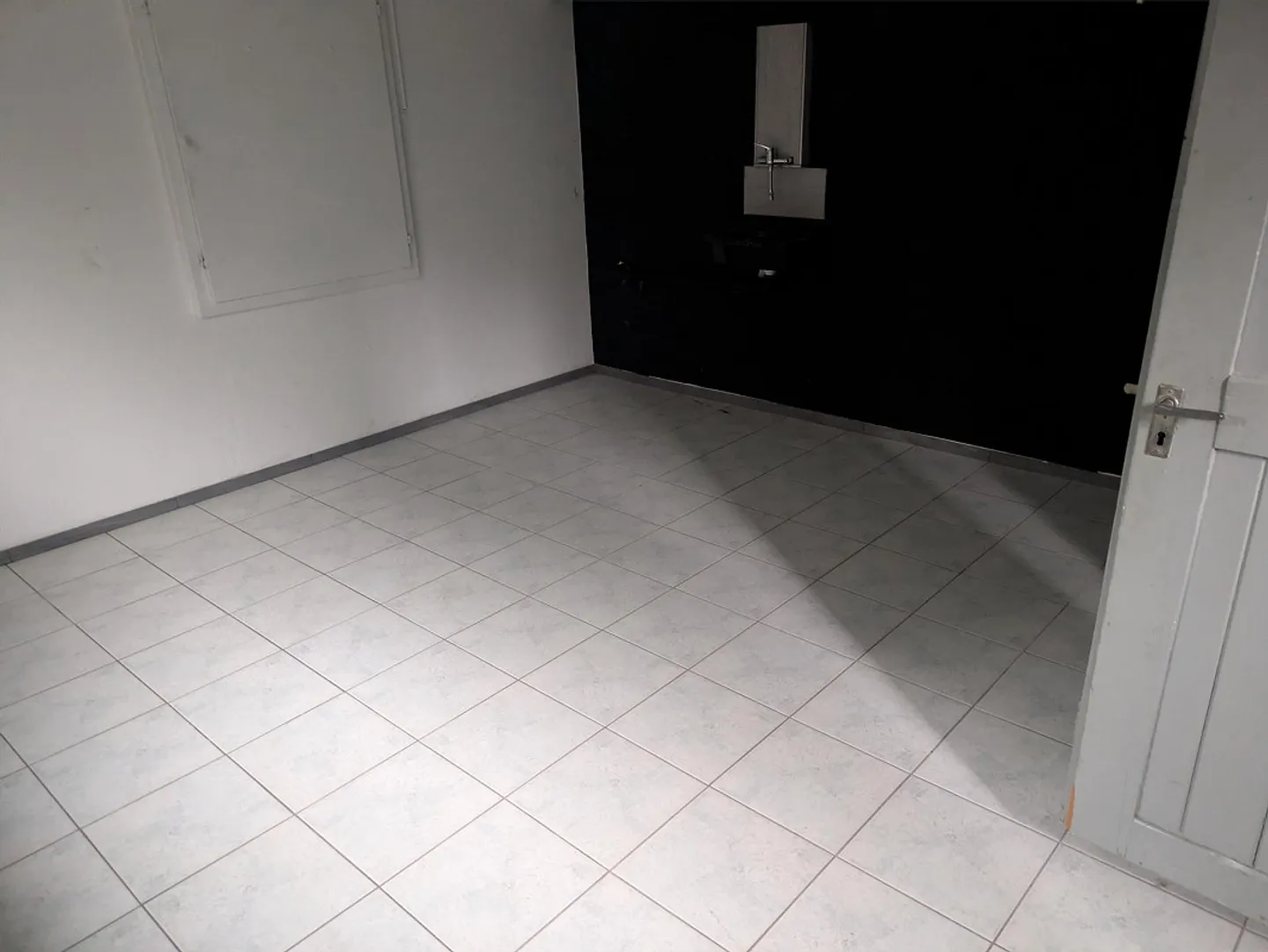 Officina, Magazzino o Spazio Commerciale – Proprietà Commerciale Versatile in D - Foto 3 di 5