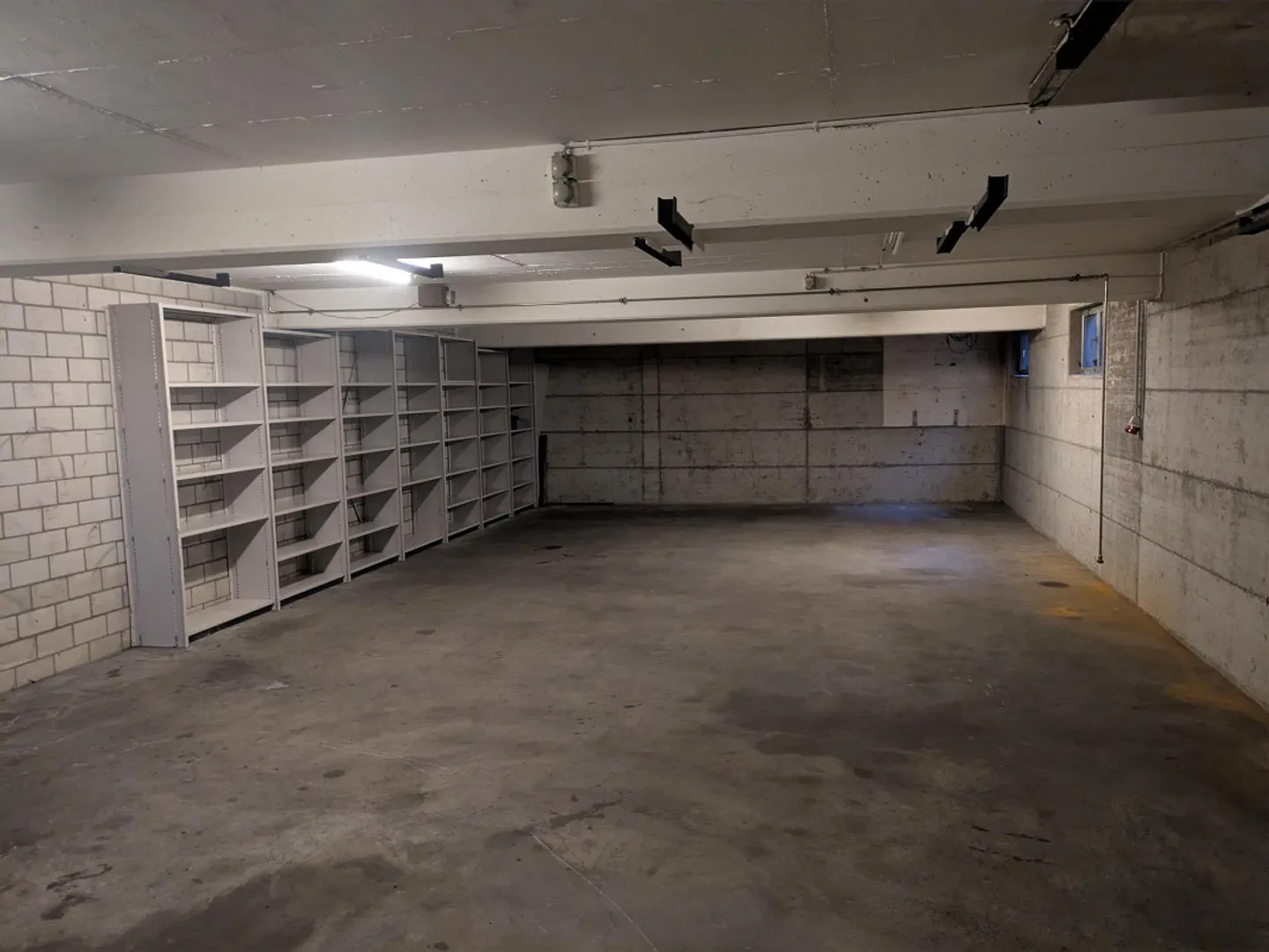 Officina, Magazzino o Spazio Commerciale – Proprietà Commerciale Versatile in D - Foto 5 di 5