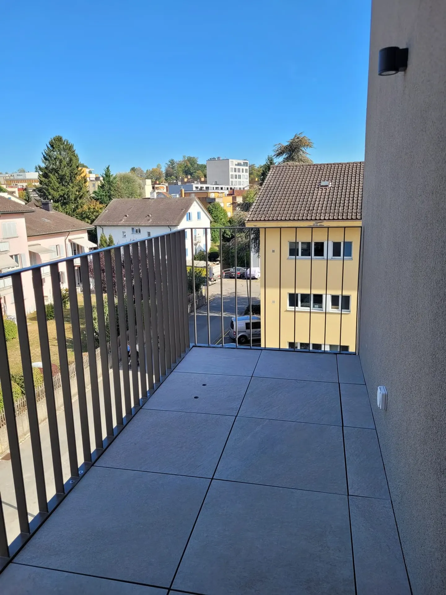 Erstbezug im HIGH FIVE  2.5-Zimmerwohnung mit Balkon & Waschturm - Foto 4 di 7