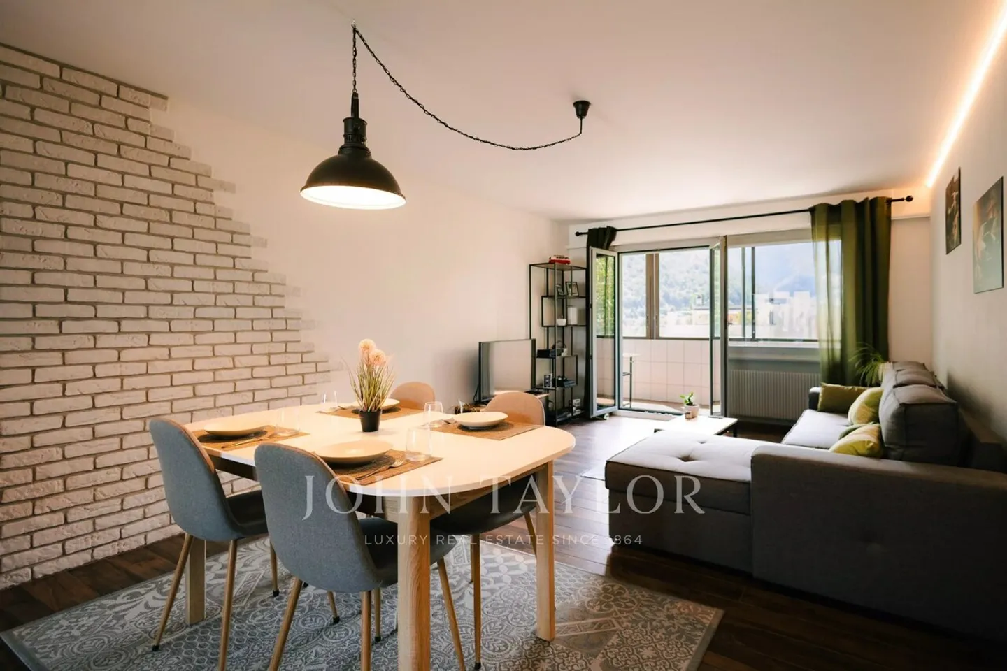 Appartamento ristrutturato di 4,5 stanze con vista libera nel centro città - Foto 1 di 10