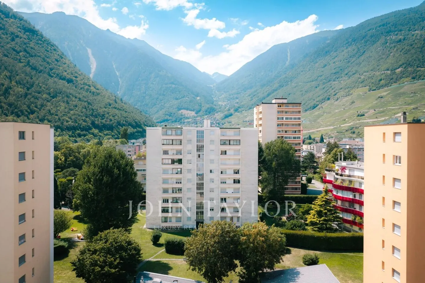 Appartamento ristrutturato di 4,5 stanze con vista libera nel centro città - Foto 9 di 10