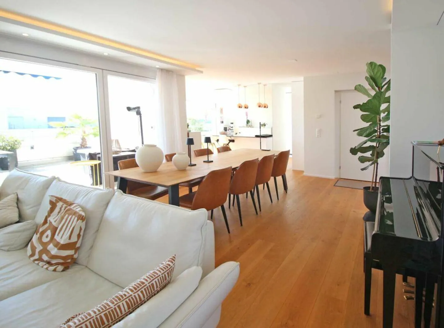 Modern apartment with a view in a good location - Photo 5 of 16