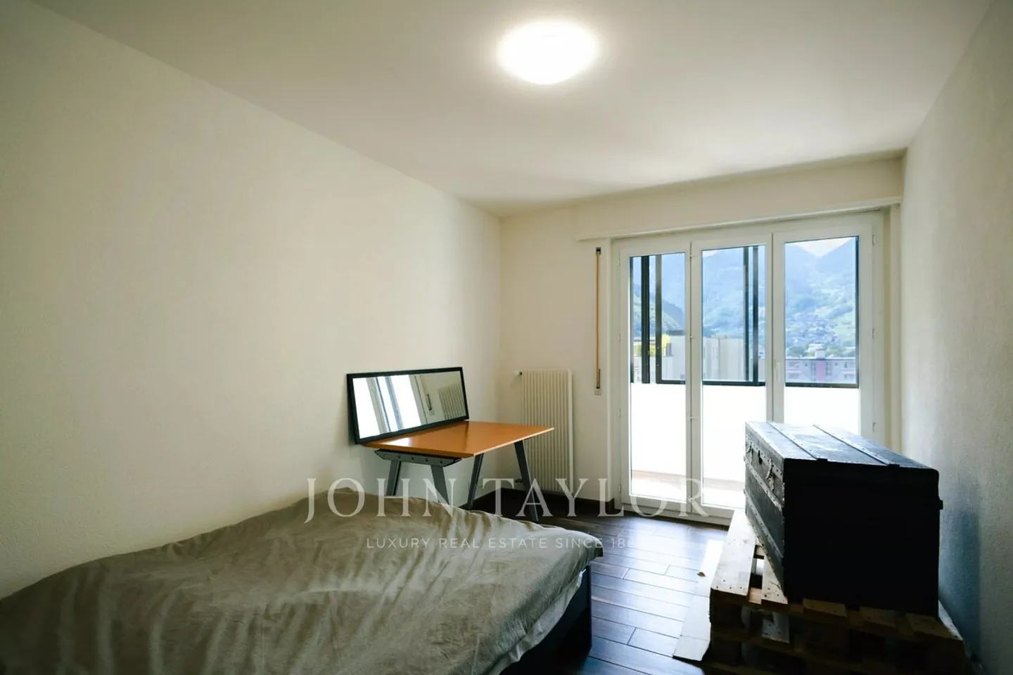 Appartamento ristrutturato di 4,5 stanze con vista libera nel centro città - Foto 5 di 10