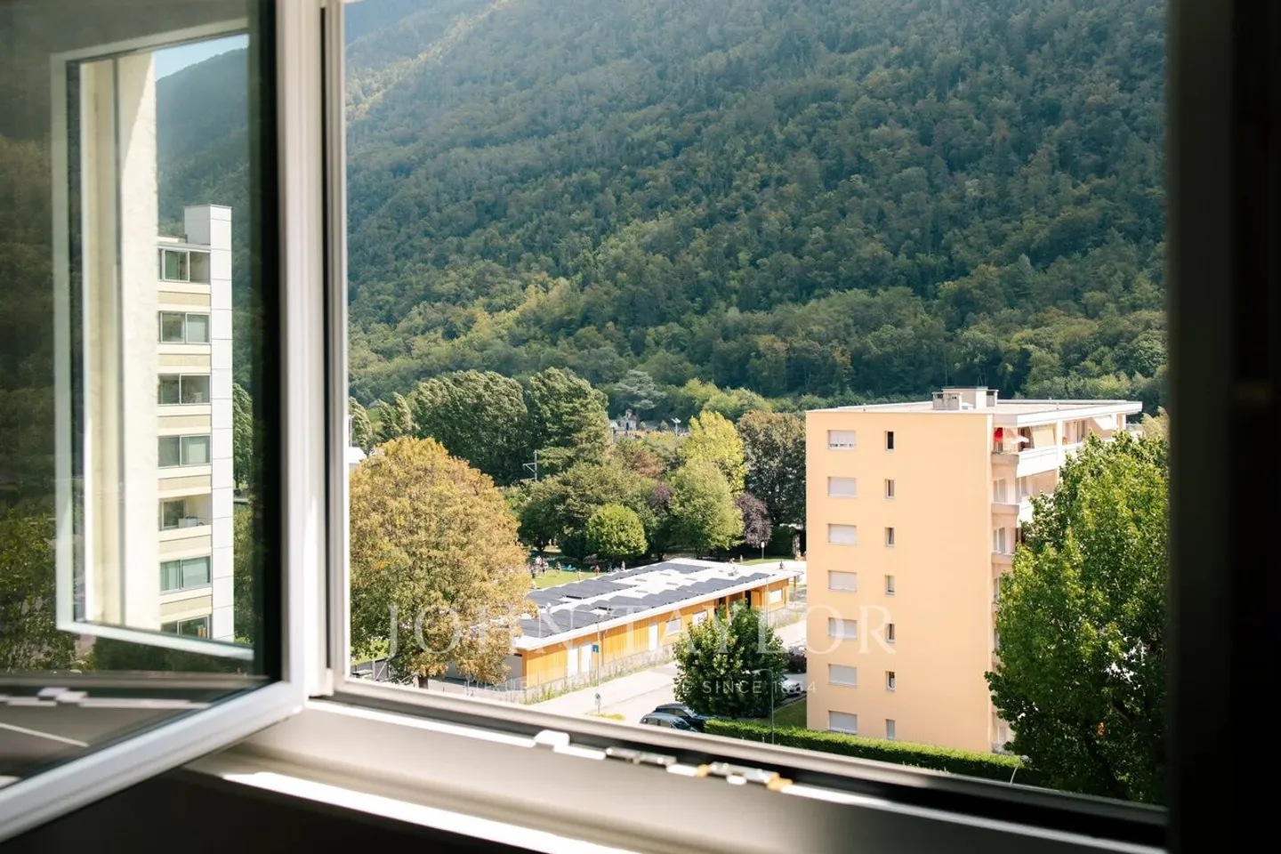 Appartamento ristrutturato di 4,5 stanze con vista libera nel centro città - Foto 8 di 10