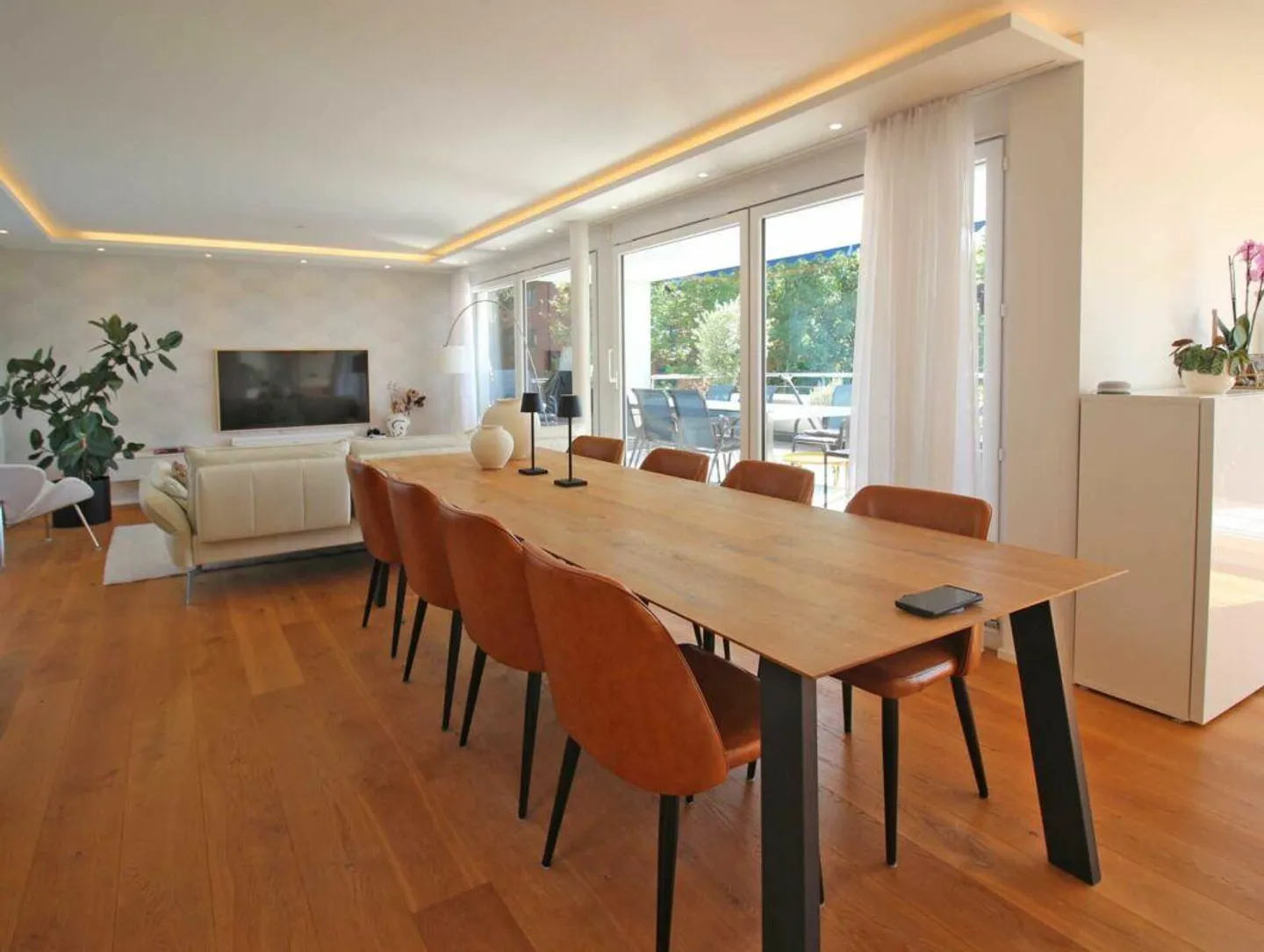 Modern apartment with a view in a good location - Photo 4 of 16