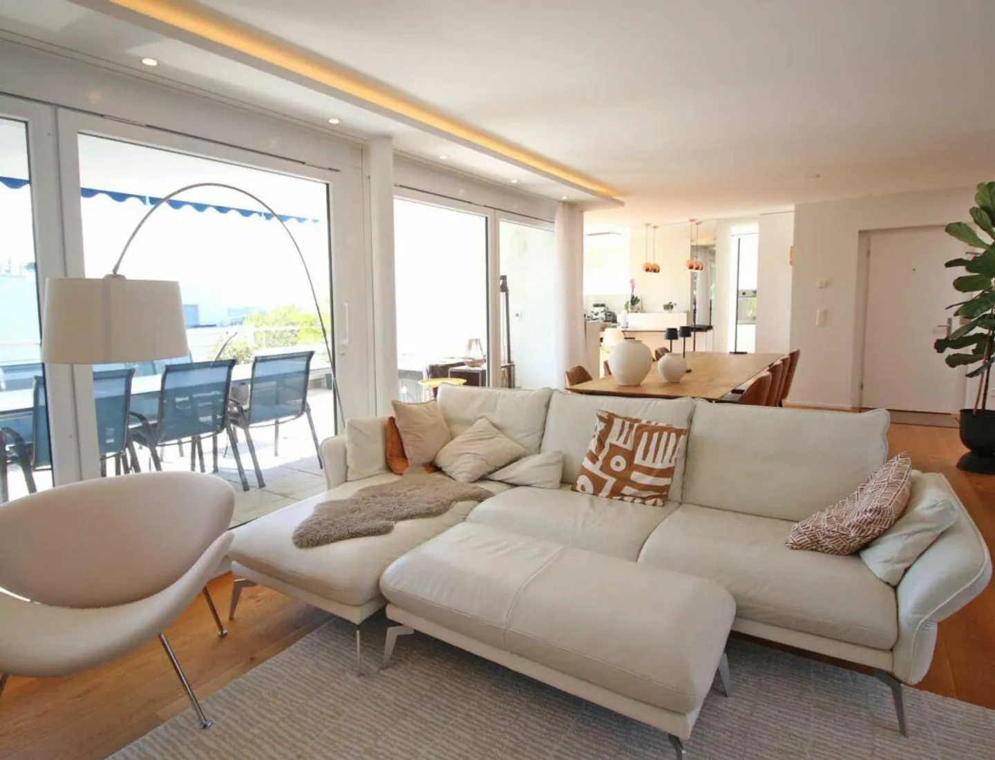 Modern apartment with a view in a good location - Photo 7 of 16