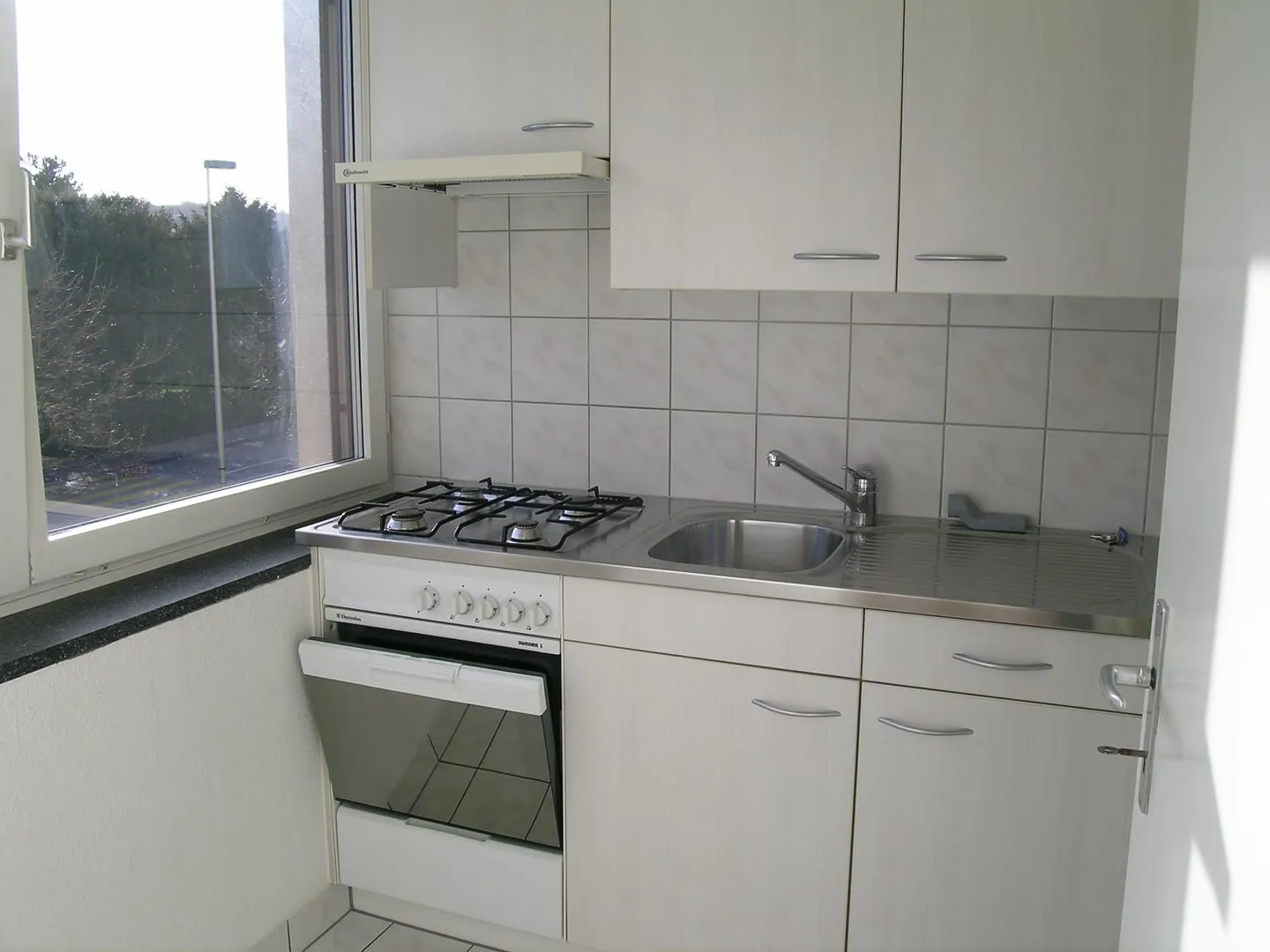 Small but nice. Rent without deposit! - Photo 3 of 5