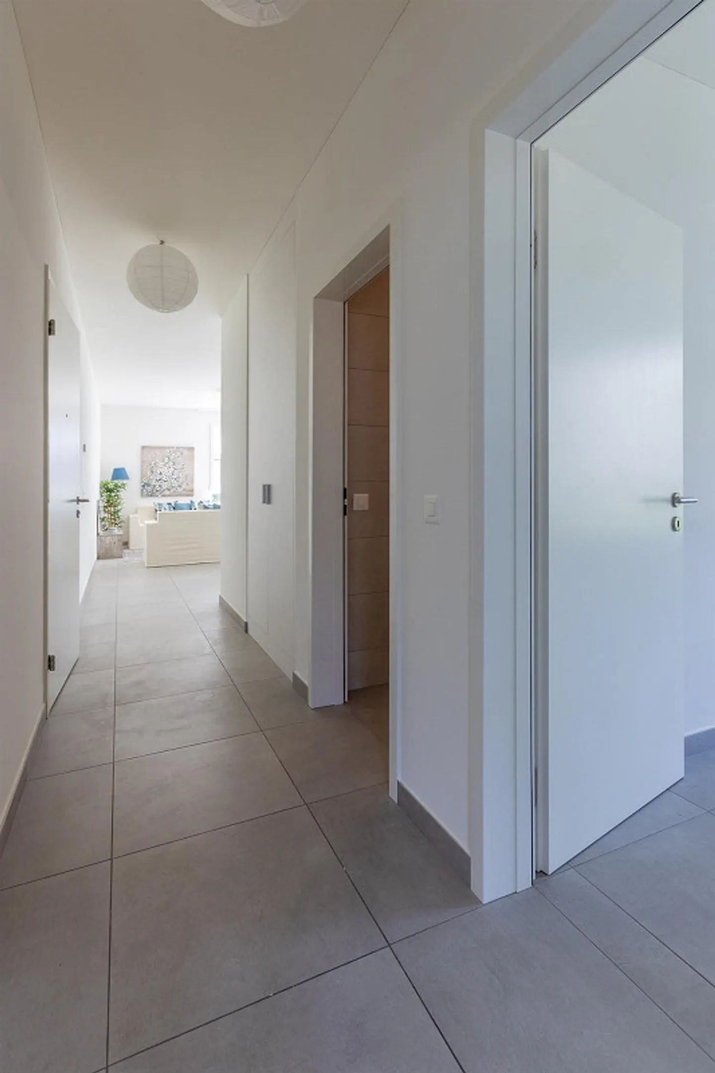 Bright Apartment with Private Garden - Photo 5 of 11
