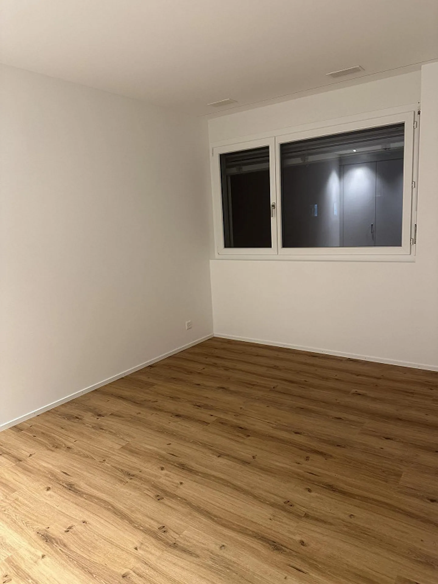 Newly renovated 2.5-room apartment on the ground floor - Photo 5 of 8