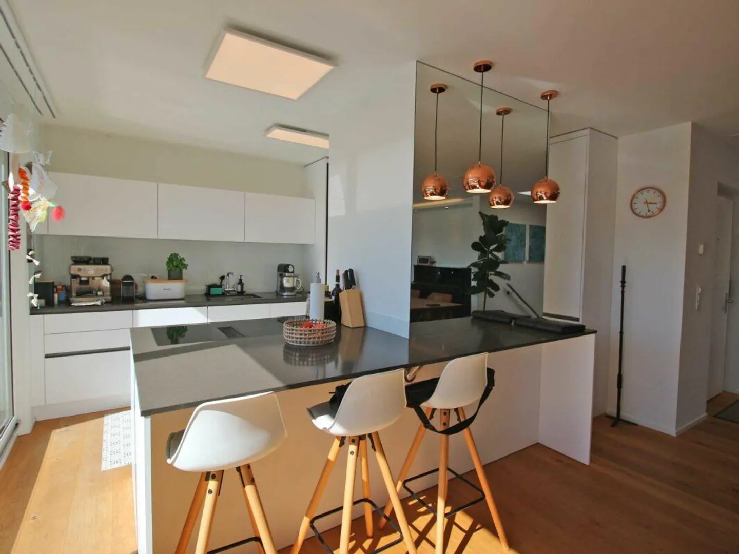 Modern apartment with a view in a good location - Photo 8 of 16