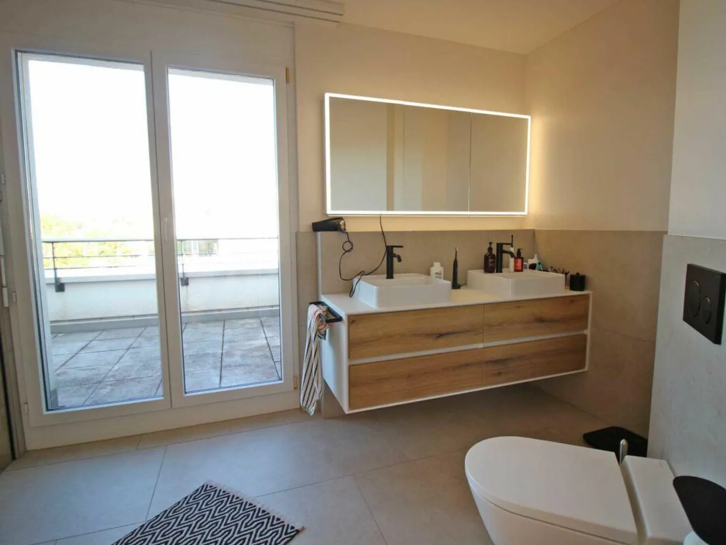 Modern apartment with a view in a good location - Photo 13 of 16