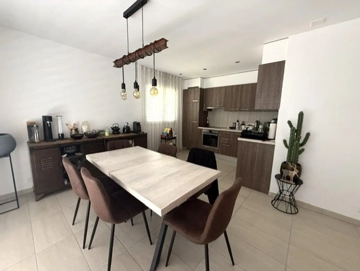 Appartement Charmant avec Terrasse - Photo 1 sur 7