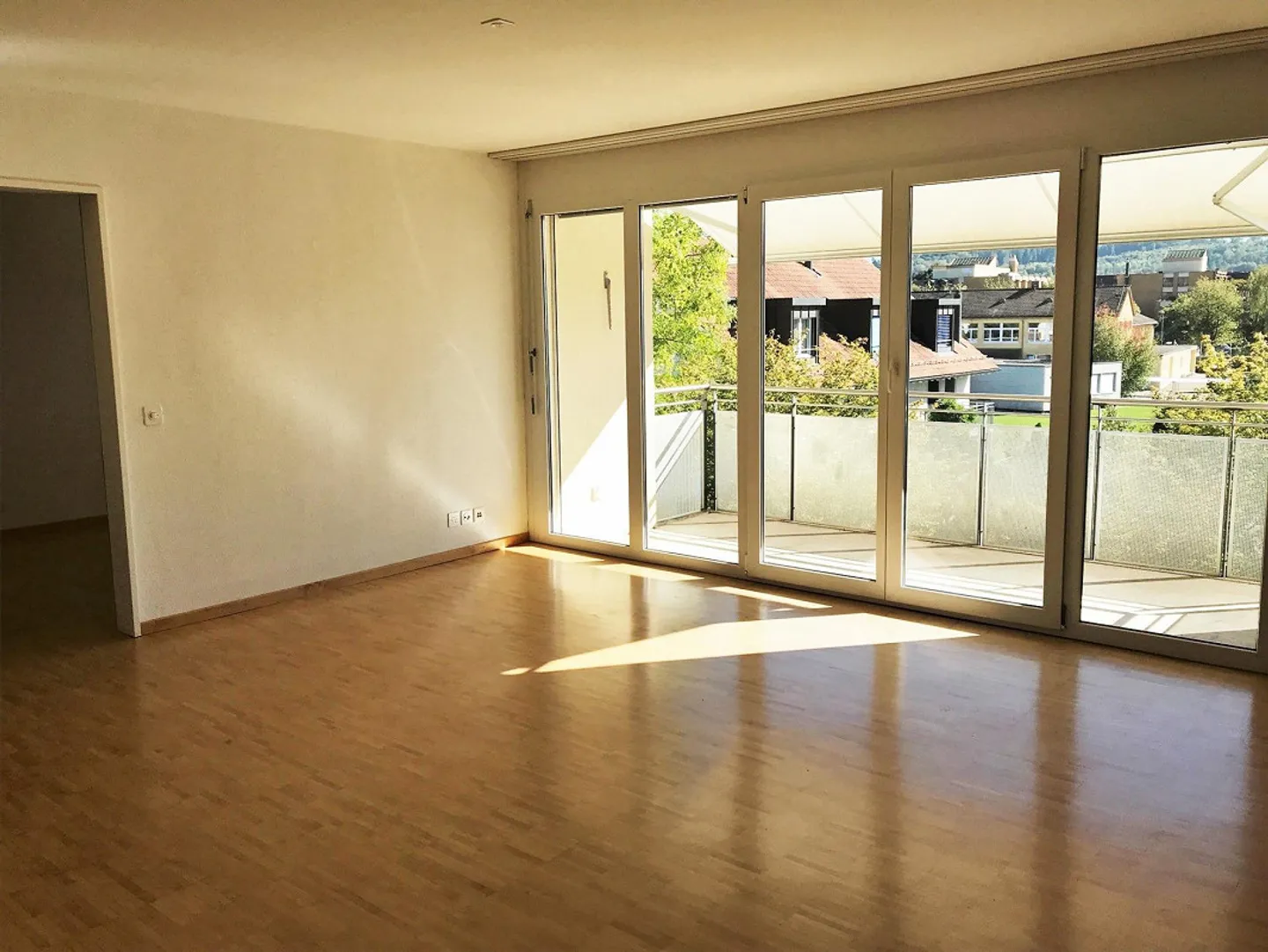 Modern living, rural yet central - Rent without deposit! - Photo 2 of 6