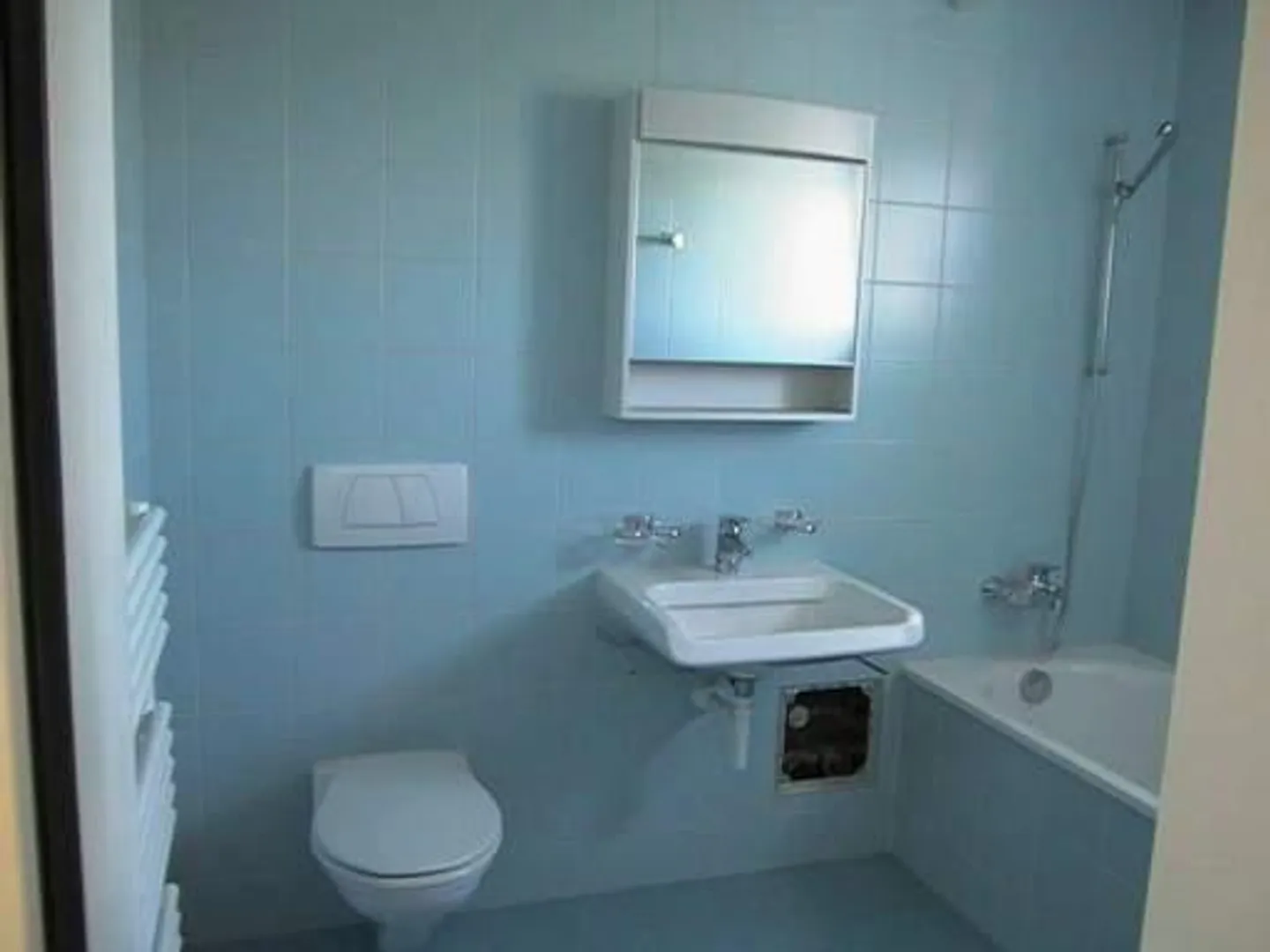 Modern living, rural yet central - Rent without deposit! - Photo 4 of 6