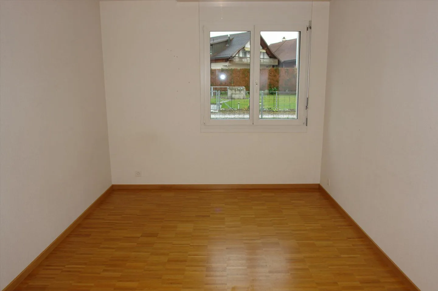 Modern living, rural yet central - Rent without deposit! - Photo 5 of 6