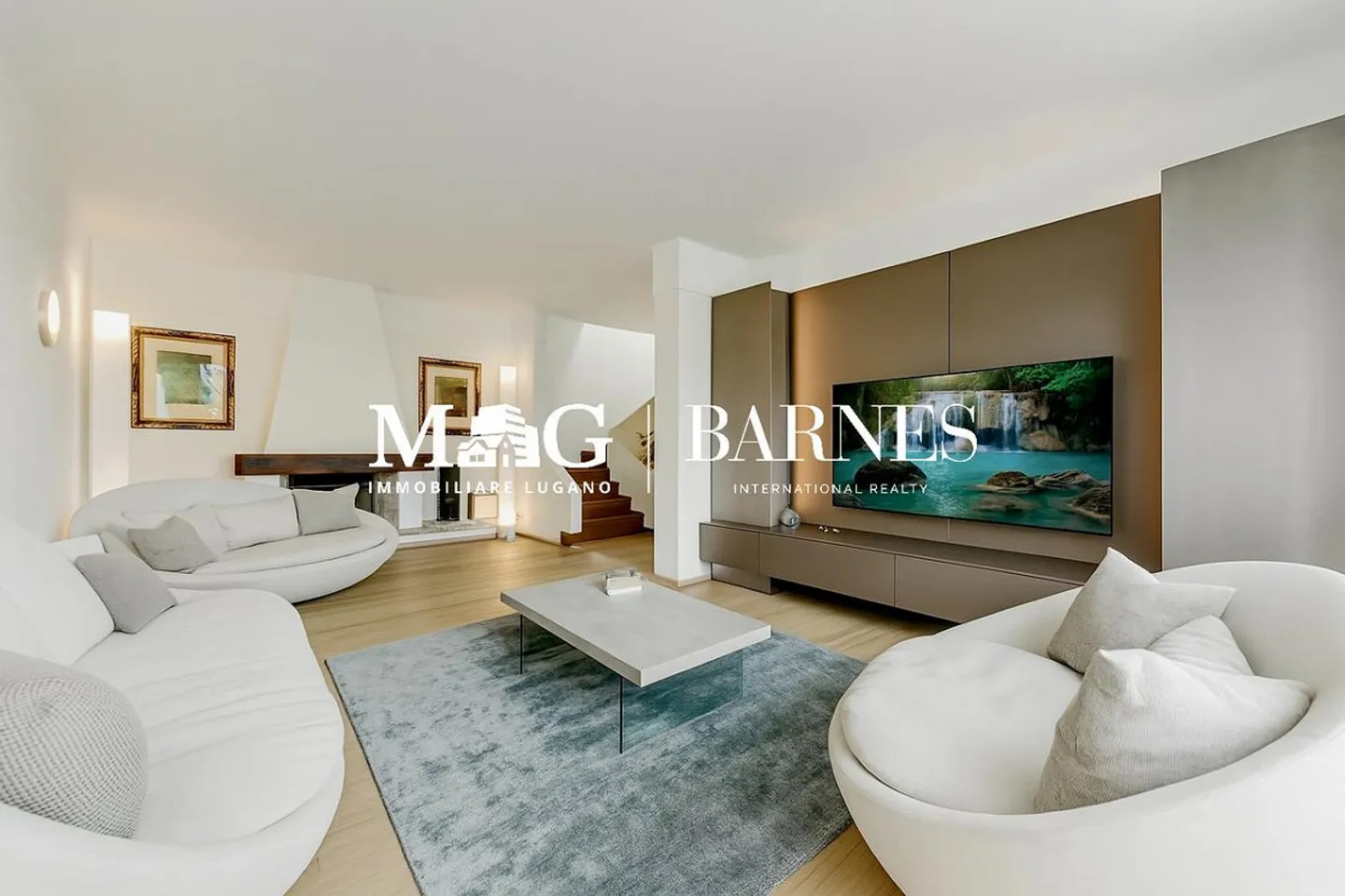 Modern House with Private Garden - Photo 1 of 15