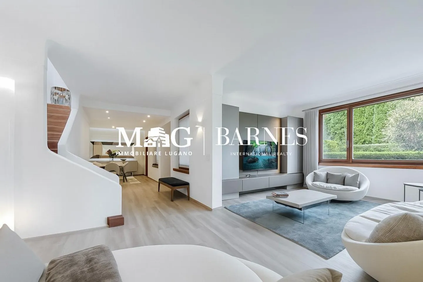 Modern House with Private Garden - Photo 4 of 15