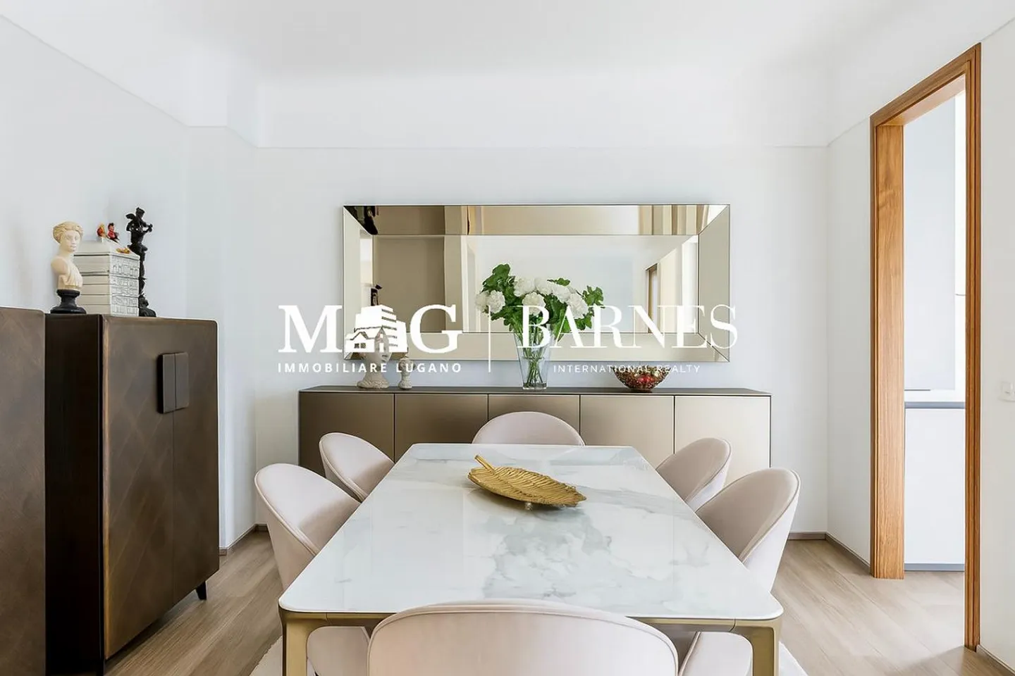 Modern House with Private Garden - Photo 3 of 15