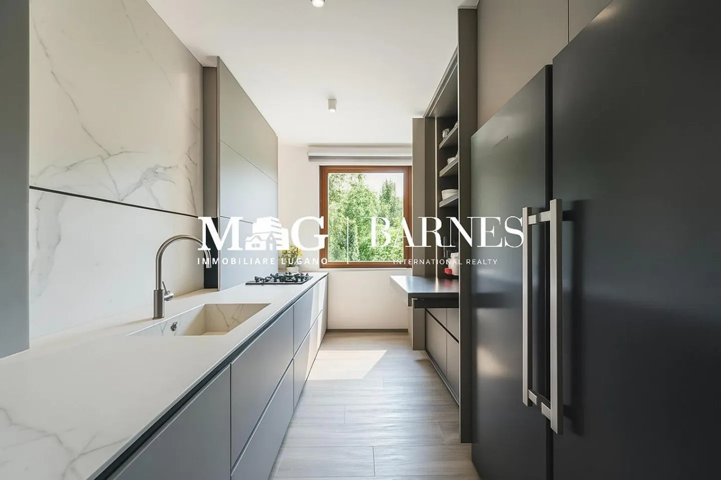 Modern House with Private Garden - Photo 7 of 15