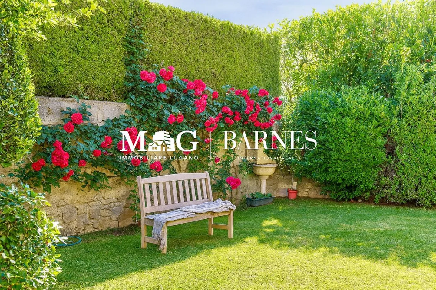 Modern House with Private Garden - Photo 8 of 15