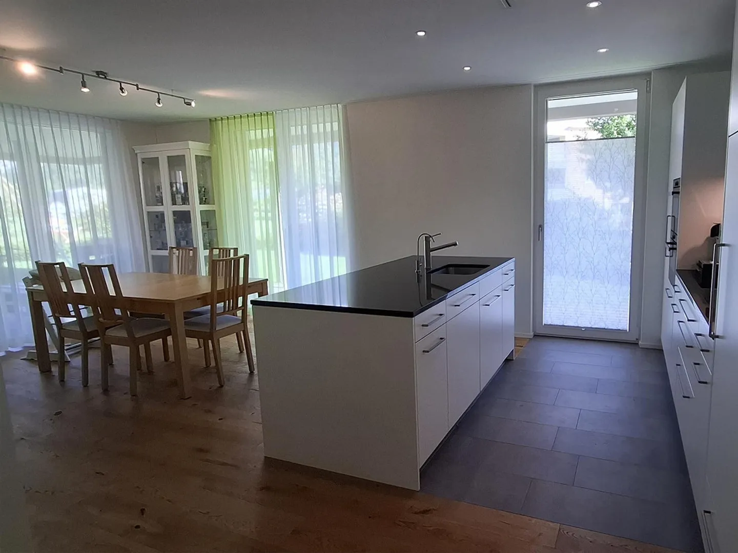 Erdgeschosswohnung mit Garten - Foto 3 von 15